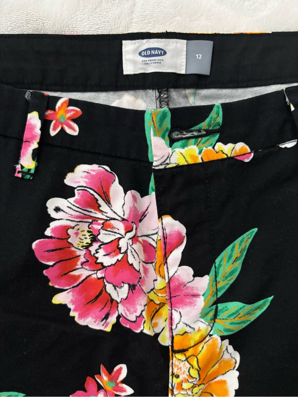 Old Navy Black Floral Cotton-Blend Shorts - Picture 3 of 5